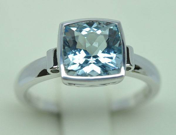 Aquamarine white gold ring