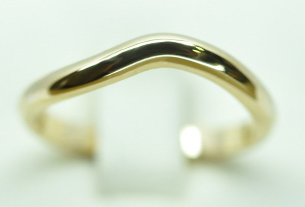 Yellow gold wave wedding ring