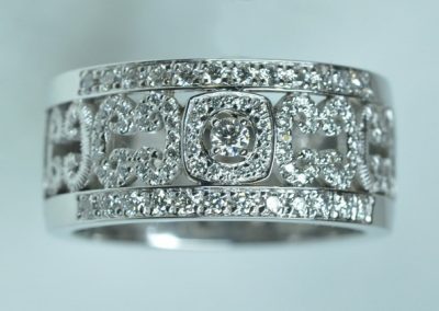 White gold diamond motif ring