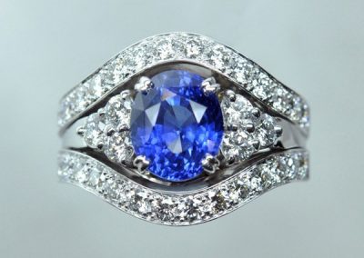 Oval sapphire ring 3 rings. Montage on palladium white gold