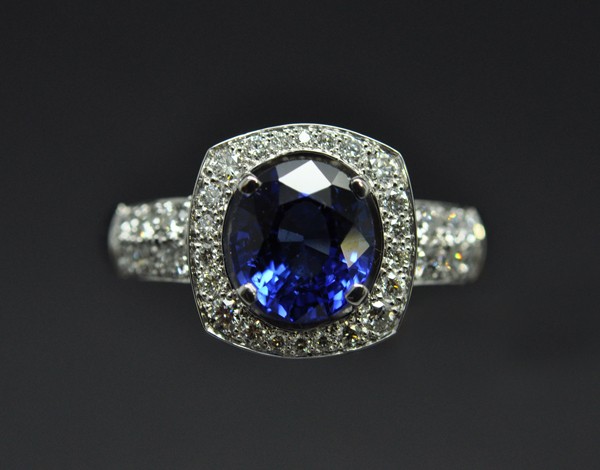 Diamond sapphire ring