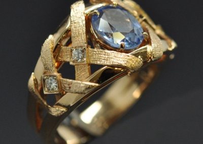 Yellow gold sapphire fabric ring diamonds