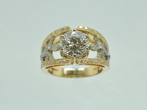 Diamonds mounted on yellow gold and white gold