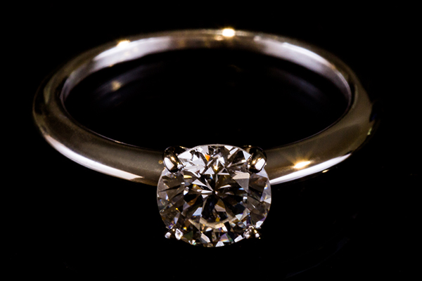 Solitaire « Epure » monture or rose diamant
