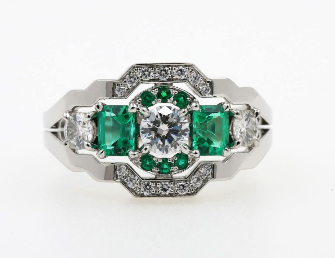 Art deco ring in white gold, tsavorite grenats and diamonds