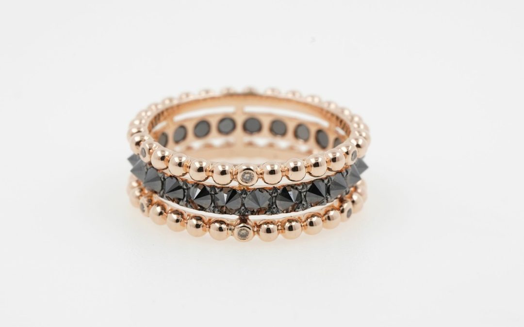 Bague Bandeau En Or Rose, Diamants Noirs Pointe En Haut Et Diamants Cognacs