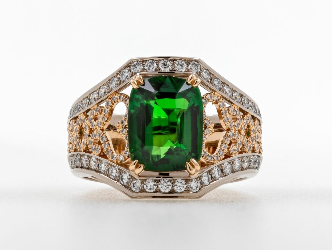 Bague bandeau en or rose et en or blanc palladié, grenat tsavorite et diamants