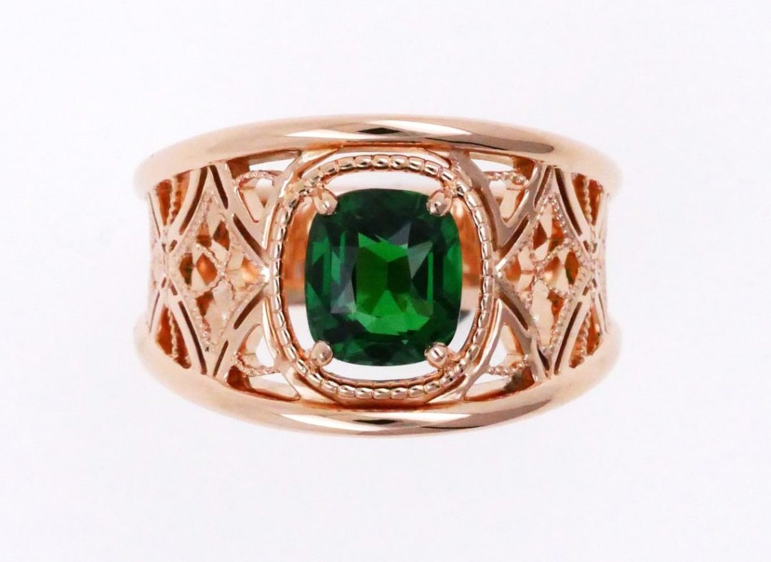 Bague en or rose sculptée et grenat tsavorite