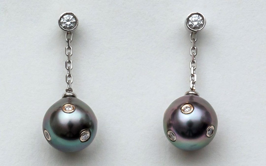 Boucles D’Oreilles En Or Blanc Palladié Perle De Tahiti Et Diamants