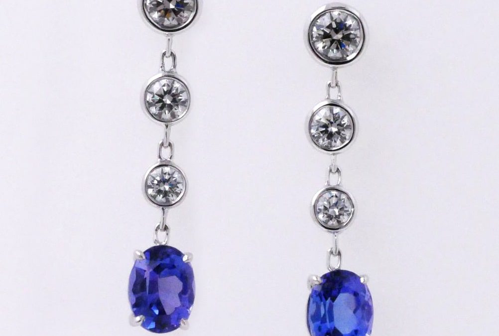 Boucles D’Oreilles En Or Blanc Palladié Saphir Et Diamants