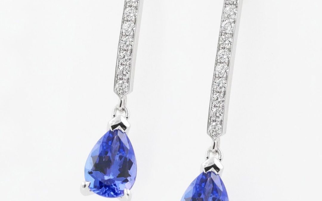 Boucles D’Oreilles En Or Blanc Palladié Saphir Et Diamants