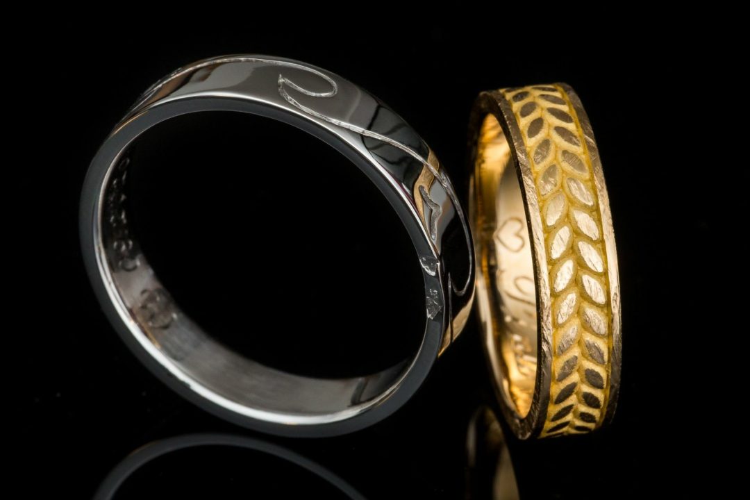 Duo of wedding ring in yellow gold and platinum