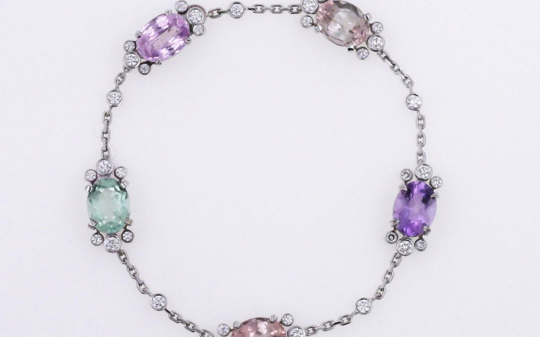 Bracelet en or blanc, améthyste, tourmalines et diamants
