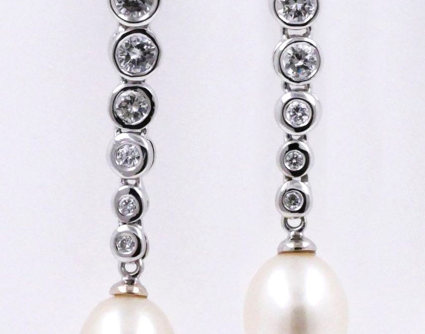 Boucles d’oreilles en or blanc, diamants sertis clos et perles