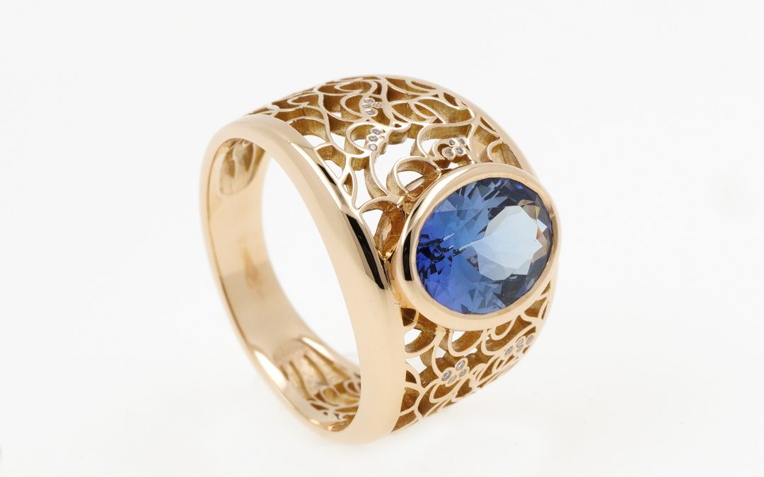 Bague Saphir Bleu Or Jaune Sculpté